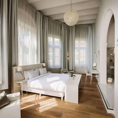 Arena Hotel 4*